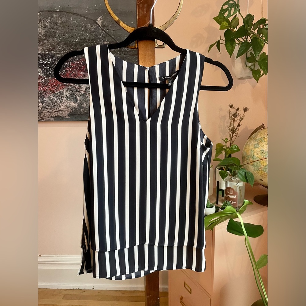 Banana Republic no sleeve blouse